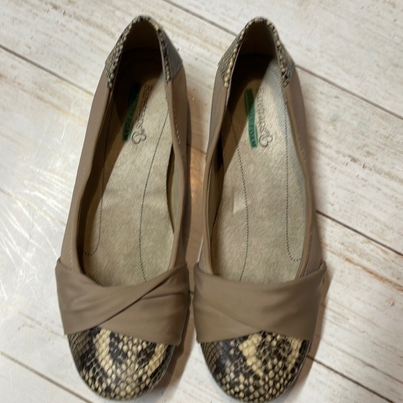 Bare Traps woman’s Flats Loafers Tan suede size 6 - Picture 1 of 11